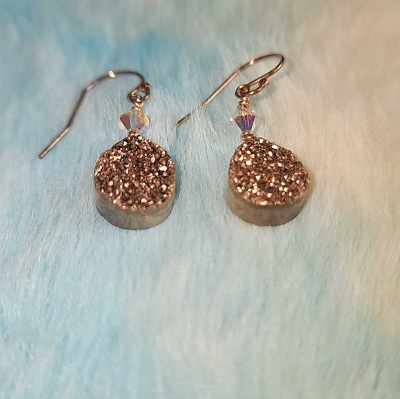Drusy Rose stone rose tone earrings with white crystals, pear-shaped dangle - Picture 2 of 4